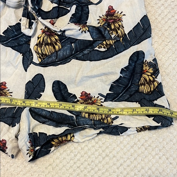 Desmond & Dempsey H&M Women Shorts Linen Blend Tropical Print Blue White Size 10 - Picture 4 of 9